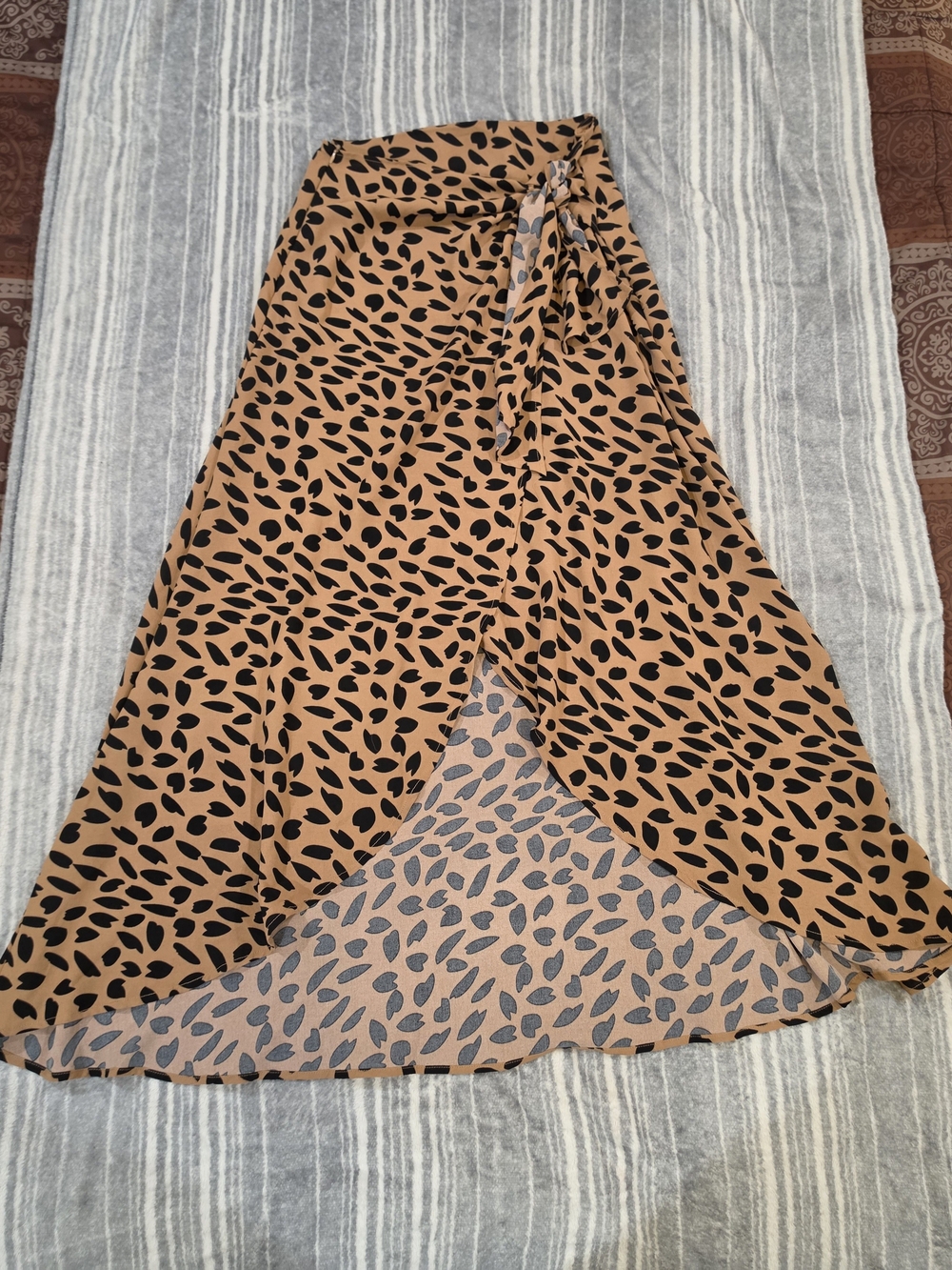 SHEIN Tan Maxi Wrap Skirt with Black Leaf Print